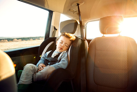 Proč děti usínají v autě?